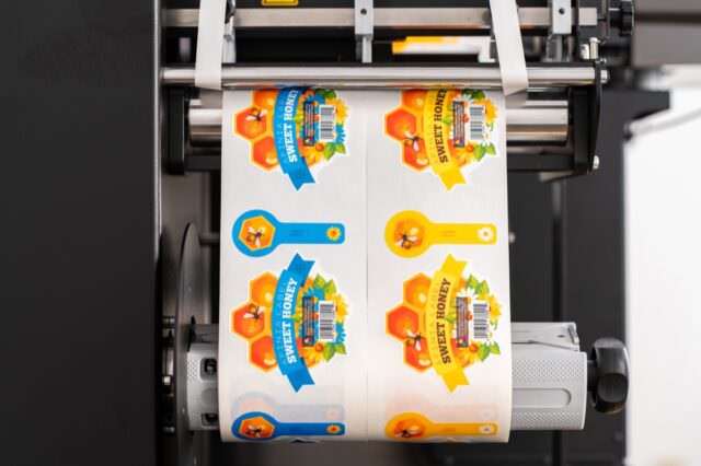 Afinia Label dual plotter digital label finisher die cutter lamination